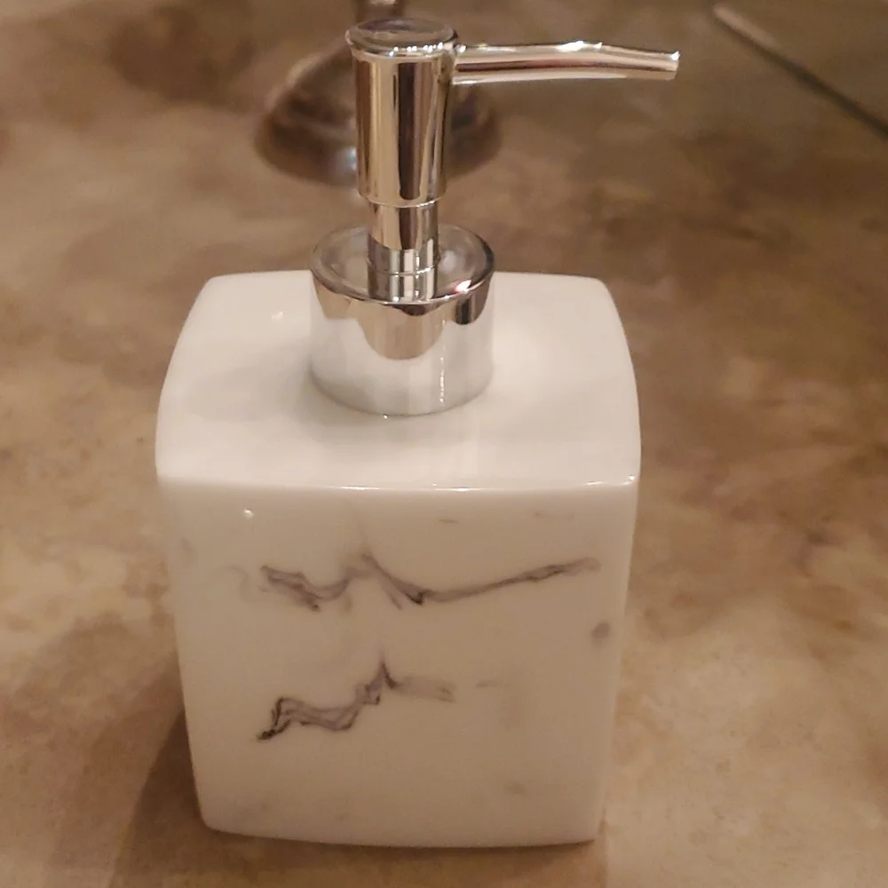 White & Black Faux Marble Lotion/hand Soap Dispenser nwot